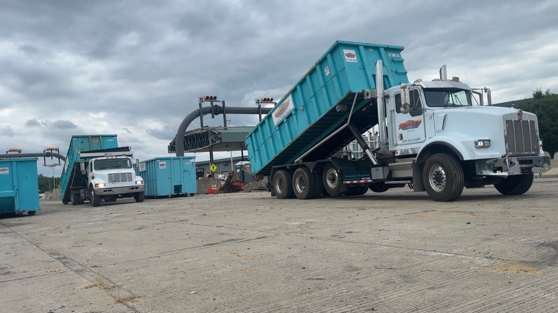 Holley container service truck on a job site